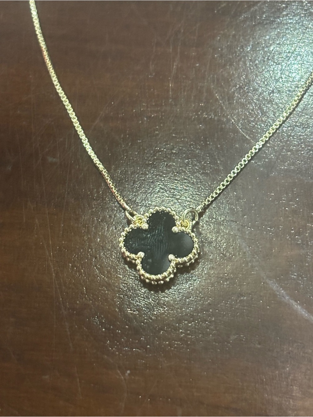Elegant Gold Clover Pendant Necklace - Black